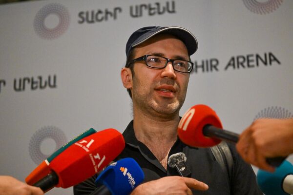 Члены международной команды, прибывшей в Армению перед открытием цирка (29 июля 2025). Еревaн - Sputnik Армения