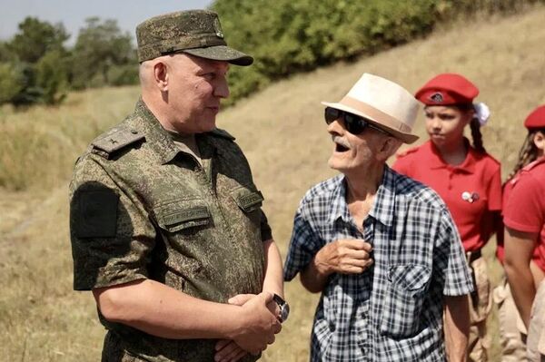 Военнослужащие и юнармейцы ЮВО облагородили территорию вокруг монумента памяти отряда Монтрезора в Памбакском ущелье (31 июля 2025). Лори Военнослужащие и юнармейцы ЮВО облагородили территорию вокруг монумента памяти отряда Монтрезора в Памбакском ущелье (31 июля 2025). Лори - Sputnik Армения