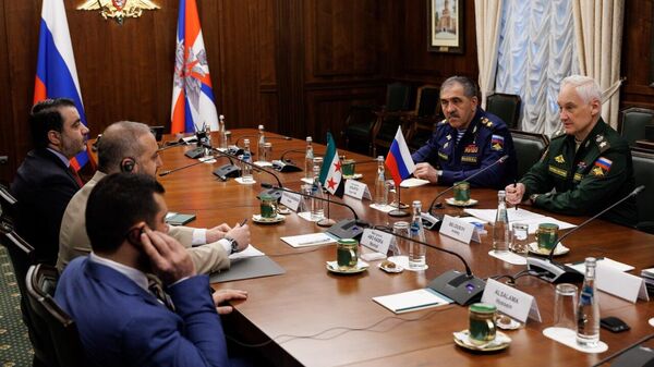 Министр обороны РФ Андрей Белоусов провел встречу с министром обороны переходного правительства Сирийской Арабской Республики дивизионным генералом Мархафом Абу Касром (31 июля 2025). Москва - Sputnik Армения