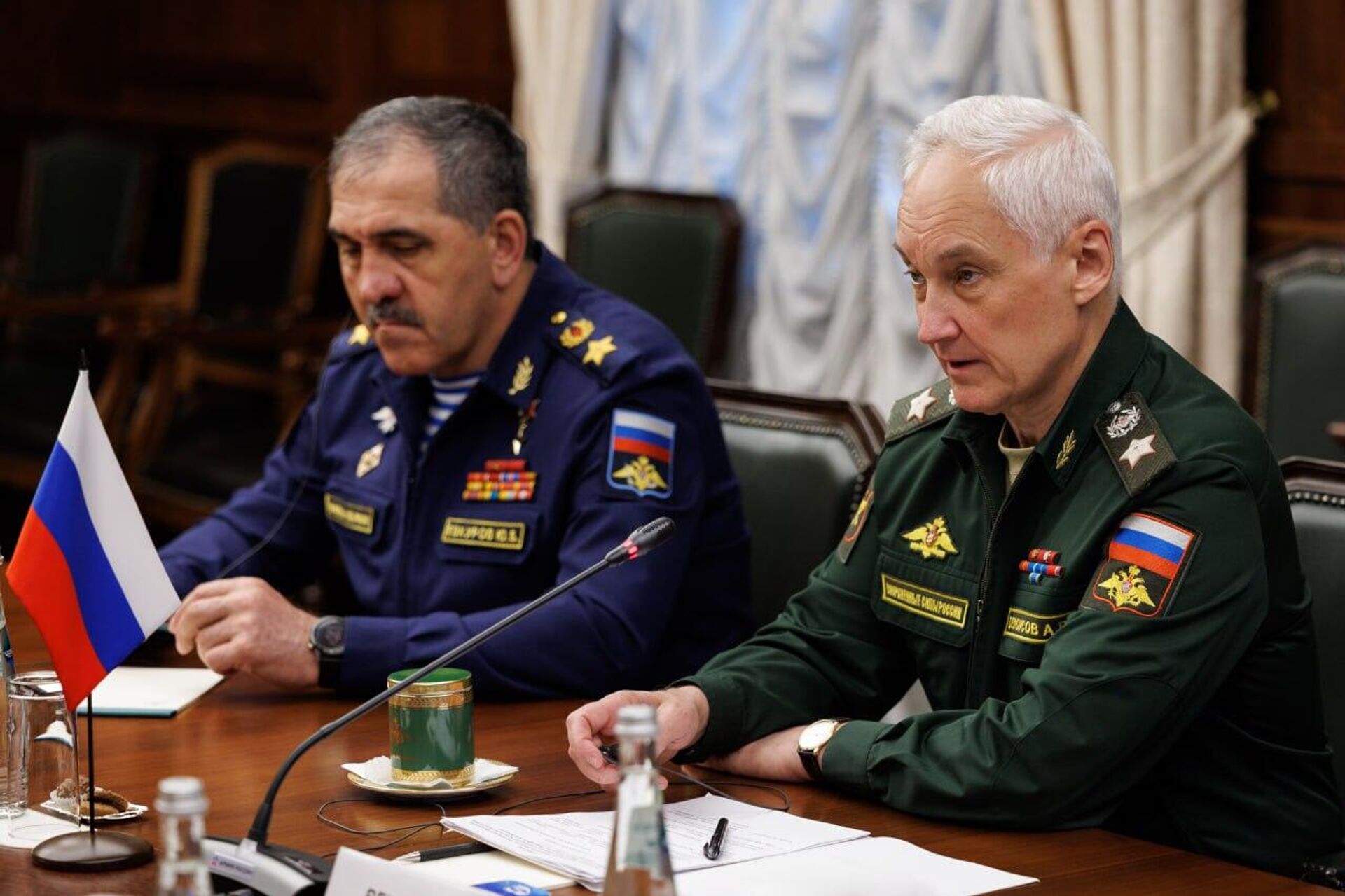 Министр обороны РФ Андрей Белоусов провел встречу с министром обороны переходного правительства Сирийской Арабской Республики дивизионным генералом Мархафом Абу Касром (31 июля 2025). Москва Министр обороны РФ Андрей Белоусов провел встречу с министром обороны переходного правительства Сирийской Арабской Республики дивизионным генералом Мархафом Абу Касром (31 июля 2025). Москва - Sputnik Армения, 1920, 31.07.2025