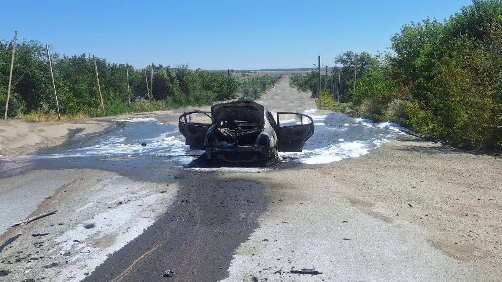 В результате террористической атаки по гражданскому автомобилю в Пологовском муниципальном округе погибли три человека (31 июля 2025). Запорожская область В результате террористической атаки по гражданскому автомобилю в Пологовском муниципальном округе погибли три человека (31 июля 2025). Запорожская область - Sputnik Армения, 1920, 31.07.2025