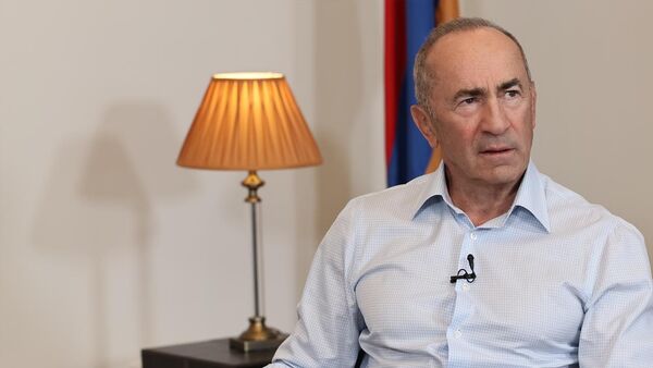 Роберт Кочарян дал интервью журналистке информационной программы Айлур телеканала 5-й канал Ларе Аракелян Роберт Кочарян дал интервью журналистке информационной программы Айлур телеканала 5-й канал Ларе Аракелян - Sputnik Армения