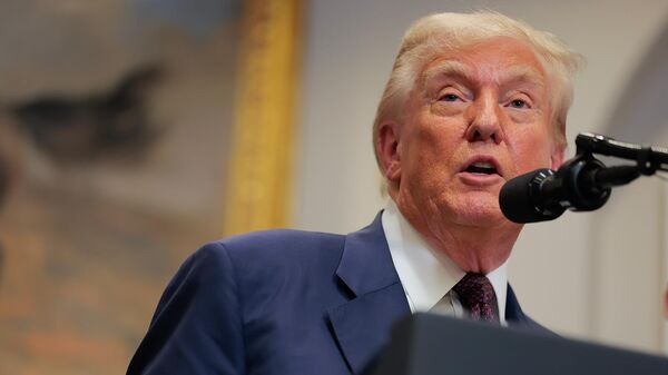 Президент США Дональд Трамп во время церемонии подписания указа (31 июля 2025). Вашингтон - Sputnik Армения