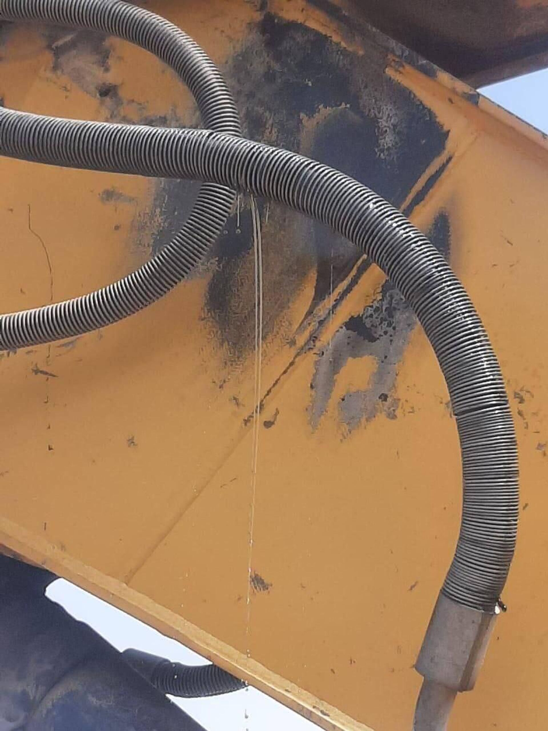 Подразделения ВС Азербайджана открыли огонь в направлении экскаватора, осуществлявшего работы по строительству межпозиционных дорог в 4500 метрах к северо-востоку от Веришена (4 августа 2025). Сюник Подразделения ВС Азербайджана открыли огонь в направлении экскаватора, осуществлявшего работы по строительству межпозиционных дорог в 4500 метрах к северо-востоку от Веришена (4 августа 2025). Сюник - Sputnik Армения, 1920, 04.08.2025