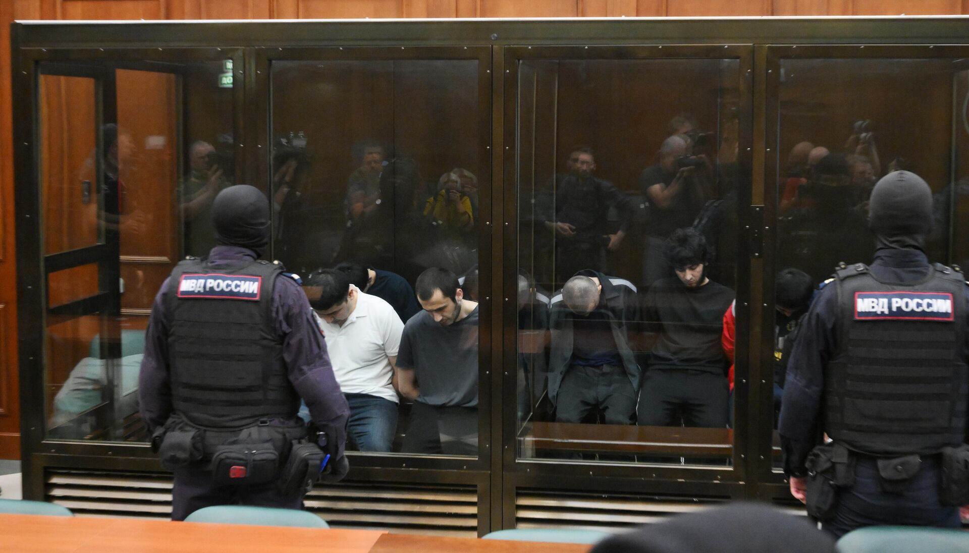 Фигуранты по делу о теракте в концертном зале Крокус Сити Холл в здании суд - Sputnik Армения, 1920, 04.08.2025