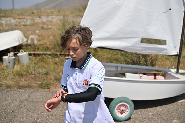 Международный мемориальный турнир по парусному спорту имени адмирала Исакова на озере Севан - Sputnik Армения