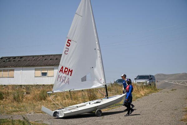 Международный мемориальный турнир по парусному спорту имени адмирала Исакова на озере Севан - Sputnik Армения