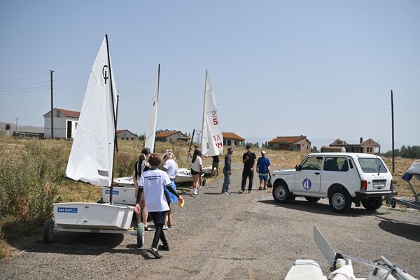 Международный мемориальный турнир по парусному спорту имени адмирала Исакова на озере Севан - Sputnik Армения