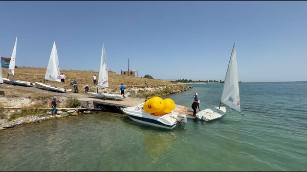 Սևանում մեկնարկել է ծովակալ Իսակովի անվան առագաստանավային սպորտի միջազգային հուշամրցաշարը - Sputnik Արմենիա