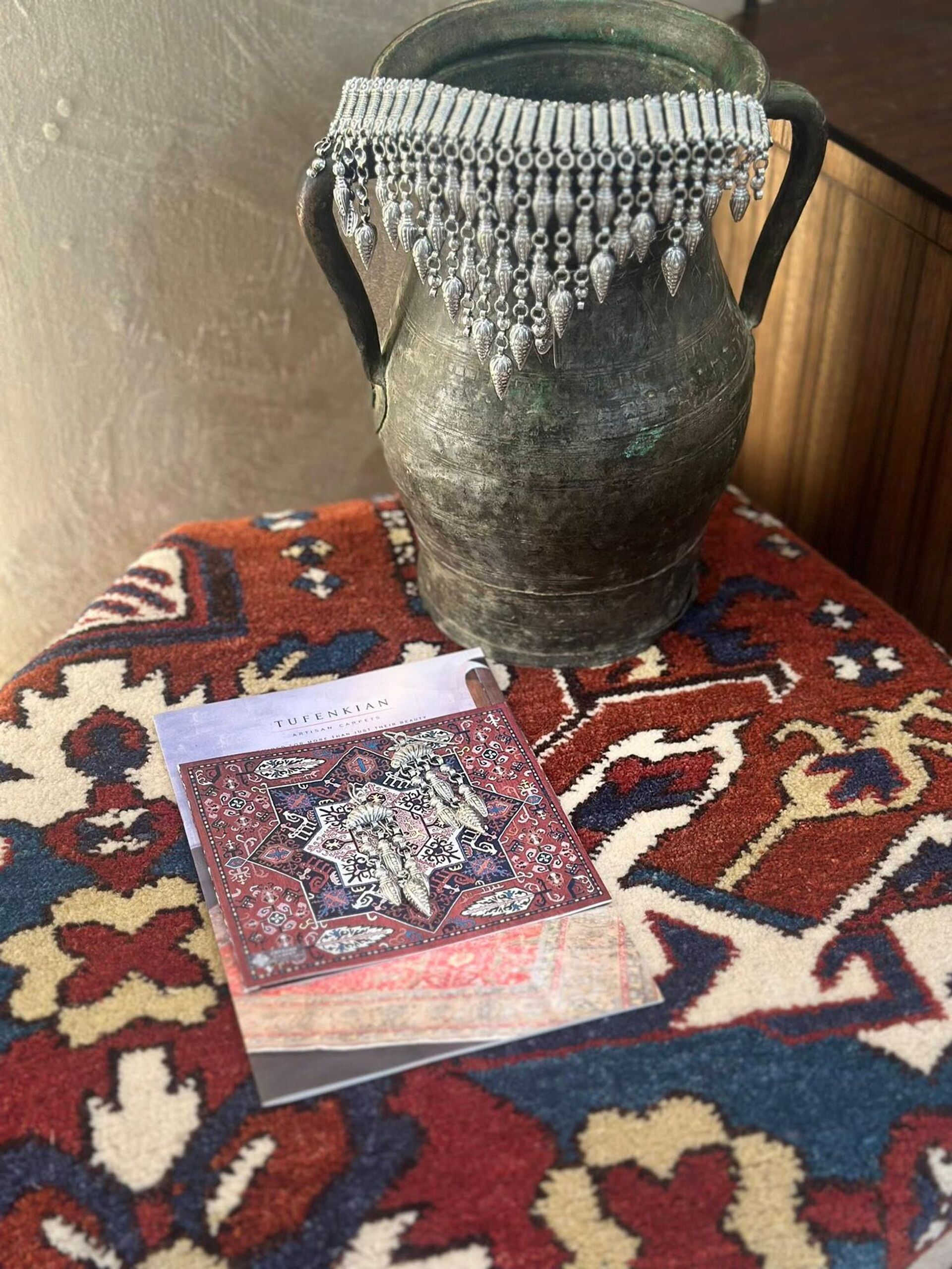 Столик с подарками в номере Дженнифер Лопес в отеле Seven Vision - Sputnik Արմենիա, 1920, 06.08.2025