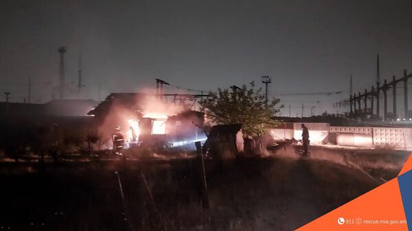 Ներքին Չարբախի տներից մեկում բռնկված հրդեհը - Sputnik Արմենիա