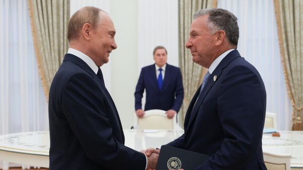 Президент РФ Владимир Путин и спецпосланник президента США Дональда Трампа по Ближнему Востоку Стивен Уиткофф во время встречи (6 августа 2025). Москвa - Sputnik Армения