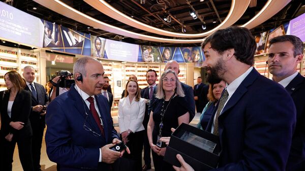 Նիկոլ Փաշինյանը Վաշինգտոնում այցելել է Աստվածաշնչի թանգարան - Sputnik Արմենիա