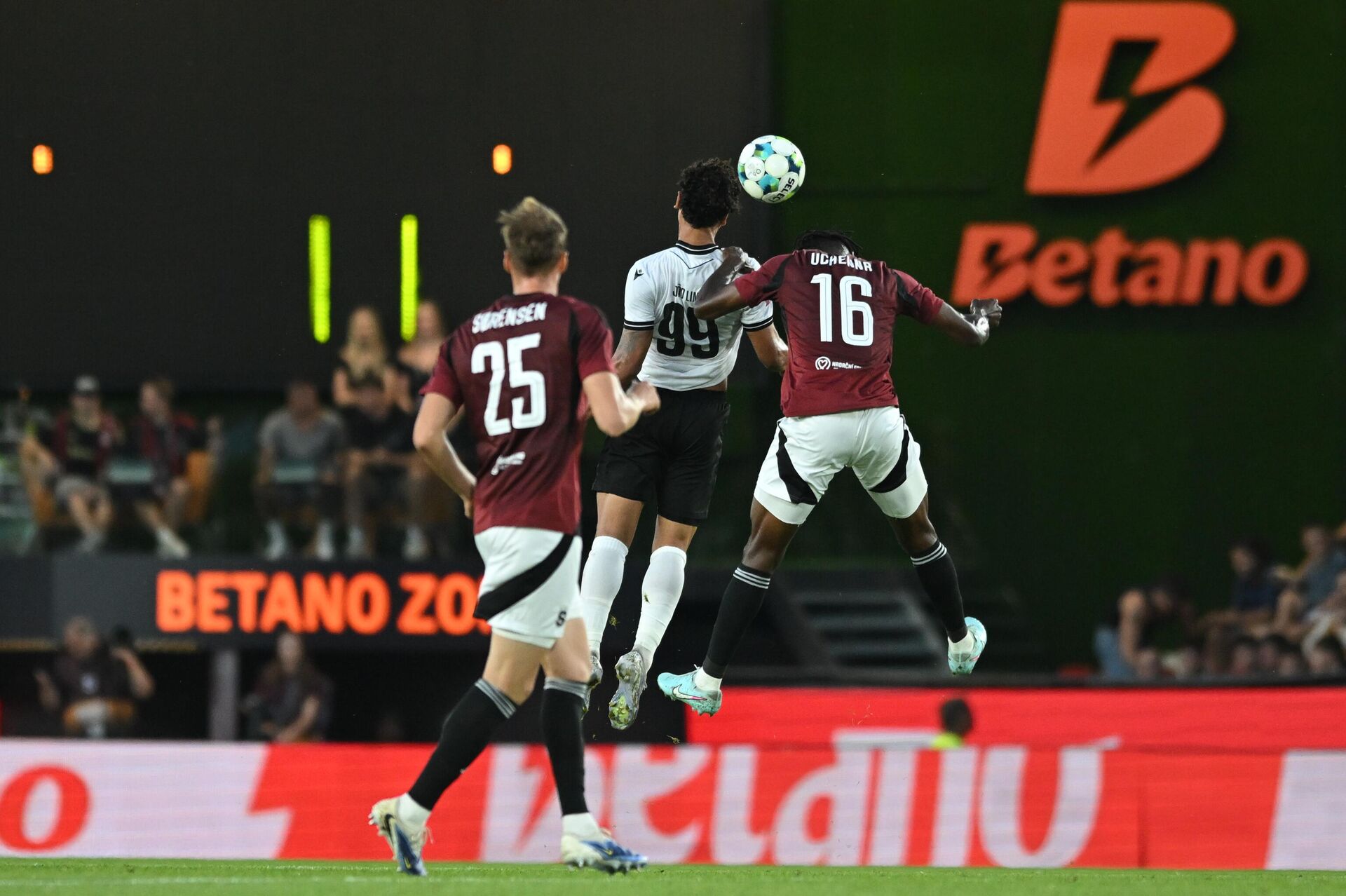 Футбольный матч третьего квалификационного раунда Лиги Конференций УЕФА между ФК Спарта Прага и ФК Арарат-Армения (7 августа 2025). Прага - Sputnik Армения, 1920, 08.08.2025