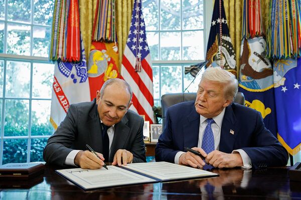 Վարչապետ Նիկոլ Փաշինյանի հանդիպումը ԱՄՆ նախագահ Դոնալդ Թրամփի հետ Վարչապետ Նիկոլ Փաշինյանի հանդիպումը ԱՄՆ նախագահ Դոնալդ Թրամփի հետ - Sputnik Արմենիա