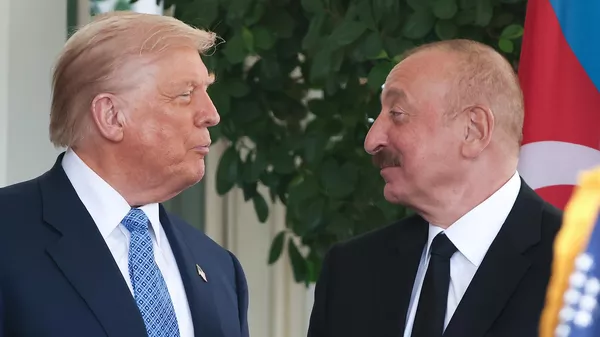 Президент США Дональд Трамп встречает президента Азербайджана Ильхама Алиева в Белом доме (8 августа 2025). Вашингтон - Sputnik Армения