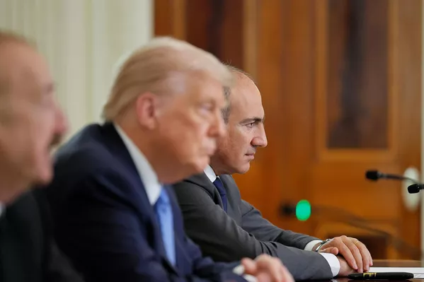 Հայաստանի, Ադրբեջանի և ԱՄՆ ղեկավարներ Նիկոլ Փաշինյանի, Իլհամ Ալիևի և Դոնալդ Թրամփի եռակողմ ստորագրման արարողությունը Սպիտակ տանը Հայաստանի, Ադրբեջանի և ԱՄՆ ղեկավարներ Նիկոլ Փաշինյանի, Իլհամ Ալիևի և Դոնալդ Թրամփի եռակողմ ստորագրման արարողությունը Սպիտակ տանը - Sputnik Արմենիա