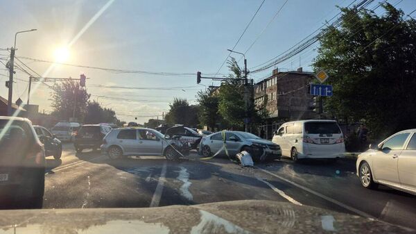 Երևանում 4 ավտոմեքենաներ են բախվել. կա 4 տուժած ու 1 զոհ - Sputnik Արմենիա