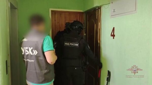 Петербургские полицейские задержали 6 человек по подозрению в незаконной легализации 5 тысяч мигрантов - Sputnik Արմենիա