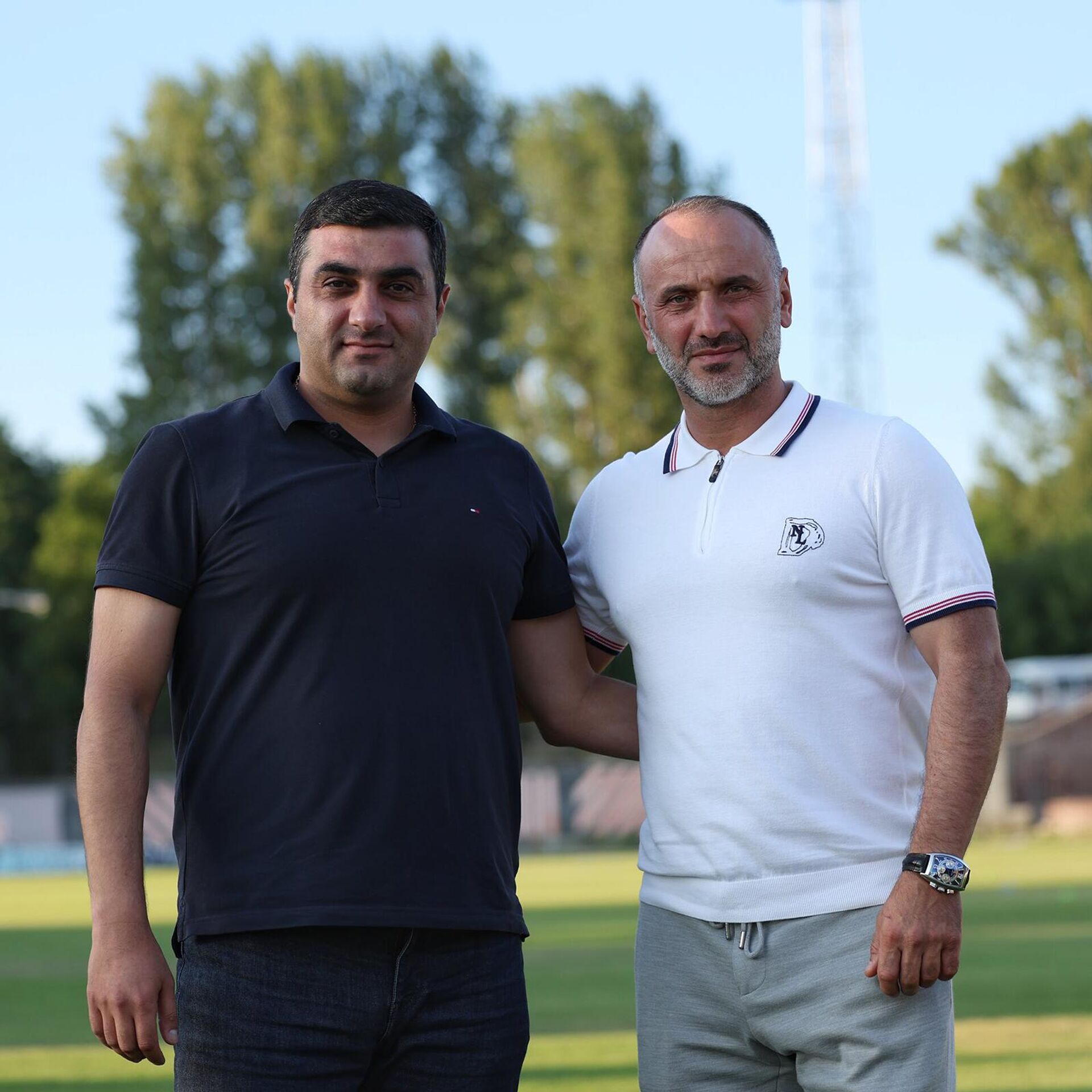 Бывший и нынешний главные тренеры ФК Пюник Егише Меликян и Артак Осеян - Sputnik Армения, 1920, 12.08.2025