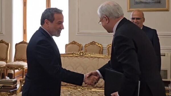 Встреча спецпредставителя МИД РФ Игоря Ховаева и министр иностранных дел Ирана Аббаса Арагчи - Sputnik Армения