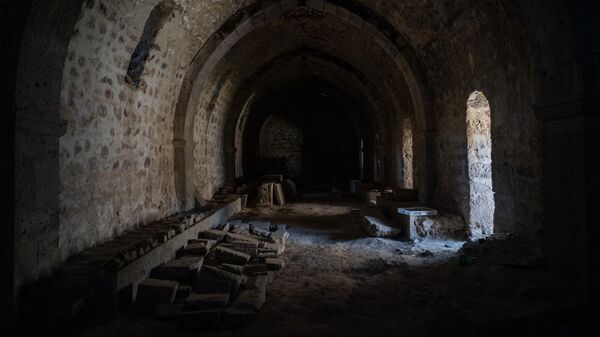 Վերականգնող մասնագետը Տաթևի Մեծ անապատի տարածքում - Sputnik Արմենիա