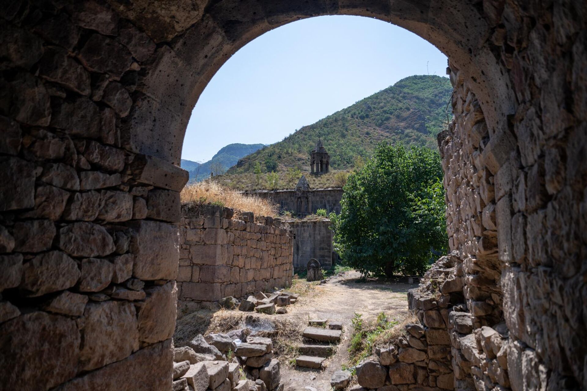 Территория Татевской пустыни - Sputnik Армения, 1920, 15.08.2025