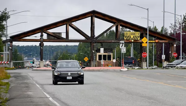 Контрольно-пропускной пункт военной базы США Эльмендорф-Ричардсон (JBER) в Анкоридже на Аляске Контрольно-пропускной пункт военной базы США Эльмендорф-Ричардсон (JBER) в Анкоридже на Аляске - Sputnik Армения