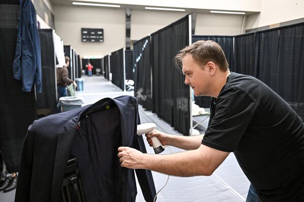 Журналист кремлевского пула на спортивной арене Airlines Center  - Sputnik Армения