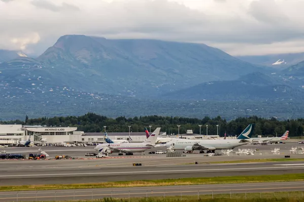 Российский самолет Ил-96 в международном аэропорту Анкориджа имени Теда Стивенса Российский самолет Ил-96 в международном аэропорту Анкориджа имени Теда Стивенса - Sputnik Армения