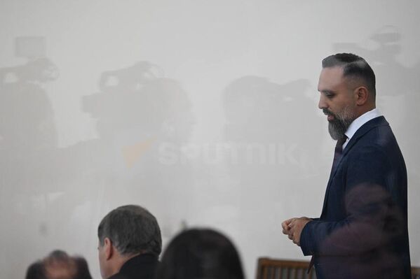 Адвокат Ерем Саркисян во время судебного заседания по делу предстоятеля Ширакской епархии архиепископа Микаэла Аджапахяна - Sputnik Армения