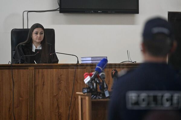 Судья Армине Меликсетян во время судебного заседания по делу предстоятеля Ширакской епархии архиепископа Микаэла Аджапахяна - Sputnik Армения