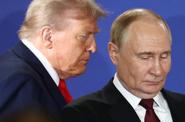 ՌԴ նախագահ Վլադիմիր Պուտինն ու ԱՄՆ նախագահ Դոնալդ Թրամփը ժամանում են մամուլի ասուլիսի սրահ - Sputnik Արմենիա