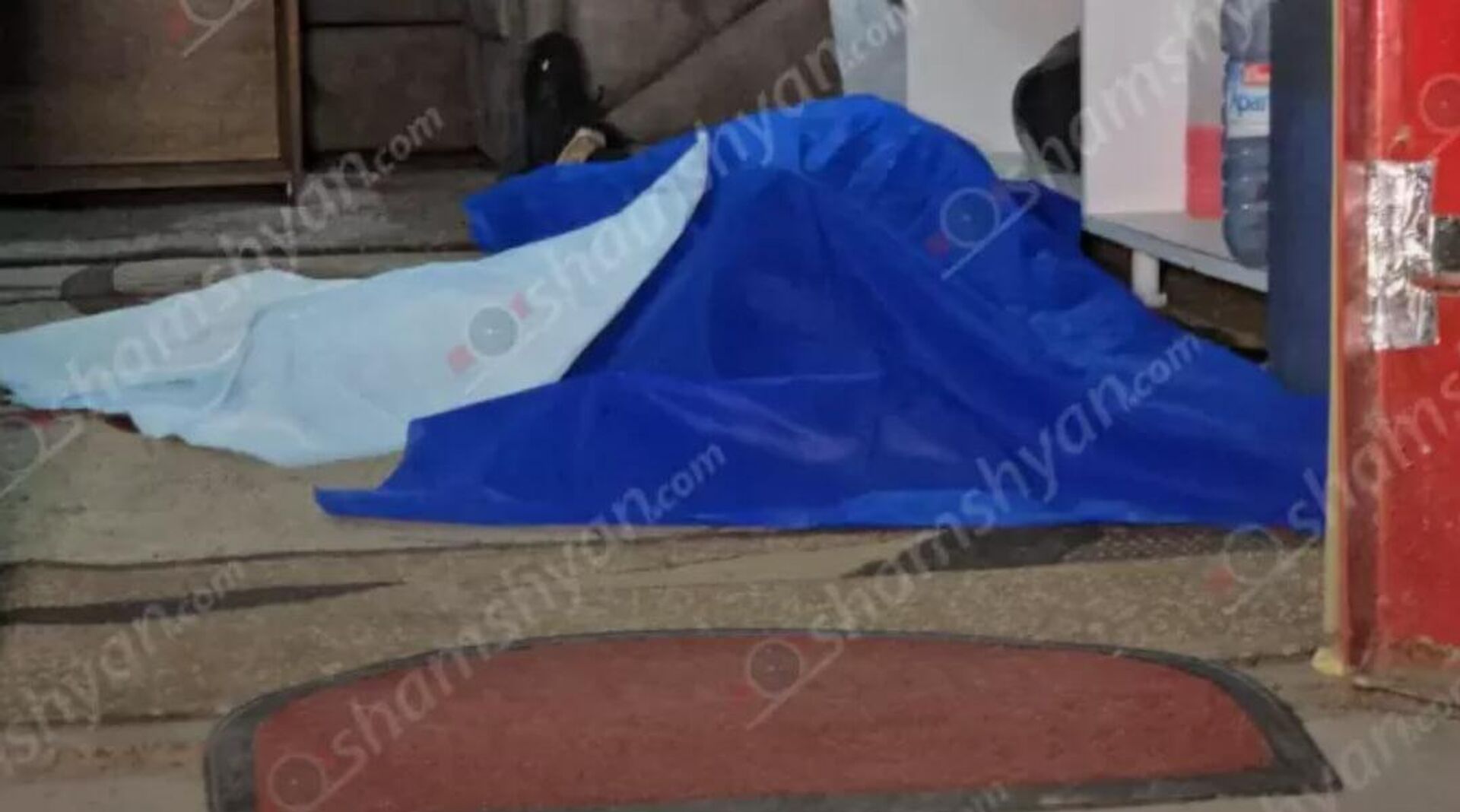 Найденное в гараже здания на улице Чаренца тело (16 августа 2025). Еревaн - Sputnik Армения, 1920, 16.08.2025