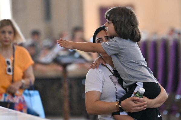 Երեխաները Սուրբ Գրիգոր Լուսավորւչ եկեղեցում - Sputnik Արմենիա