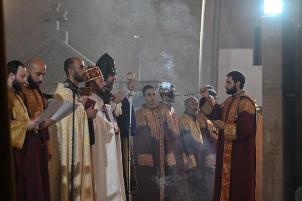 Մարիամ Աստվածածնի Վերափոխման տոնին նվիրված պատարագը Սուրբ Գրիգոր Լուսավորիչում - Sputnik Արմենիա