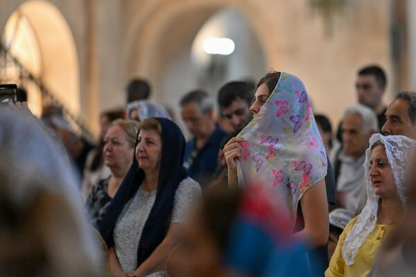 Մարիամ Աստվածածնի Վերափոխման տոնին նվիրված պատարագը Սուրբ Գրիգոր Լուսավորիչում - Sputnik Արմենիա