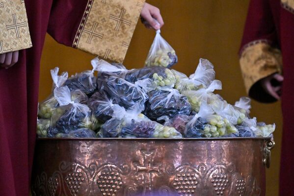 Խաղողօրհնեքին բերված բերքը - Sputnik Արմենիա