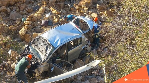 Երևան-Մեղրի ճանապարհին ավտոմեքենան գլորվել է ձորը - Sputnik Արմենիա