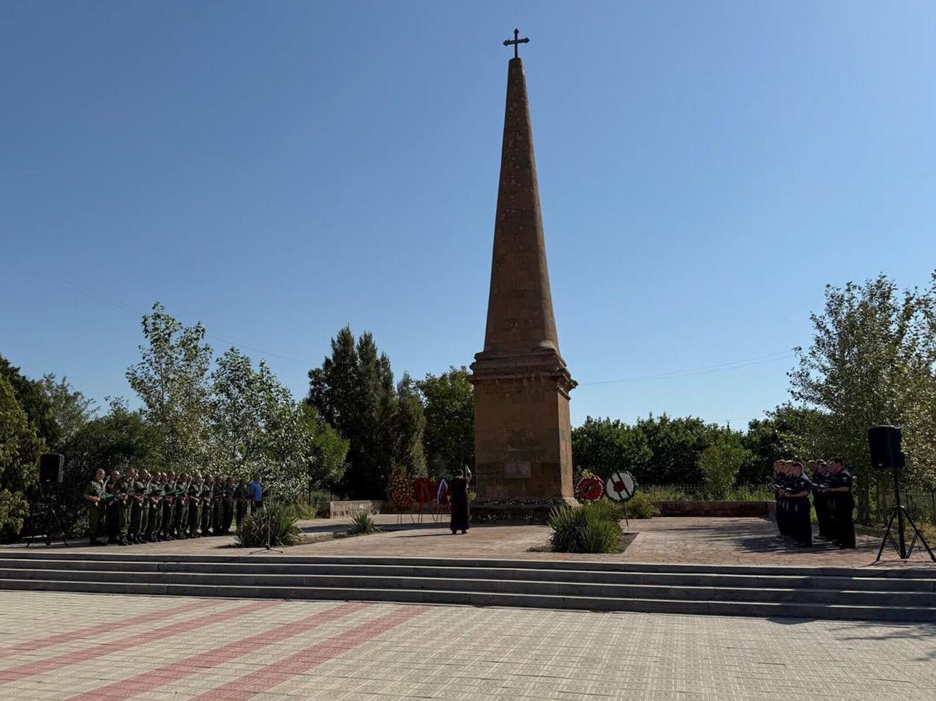 Торжественный митинг к 198-летию победы в Ошаканской битве  у памятника Русским воинам (18 августа 2025). Армавирская область - Sputnik Армения, 1920, 18.08.2025