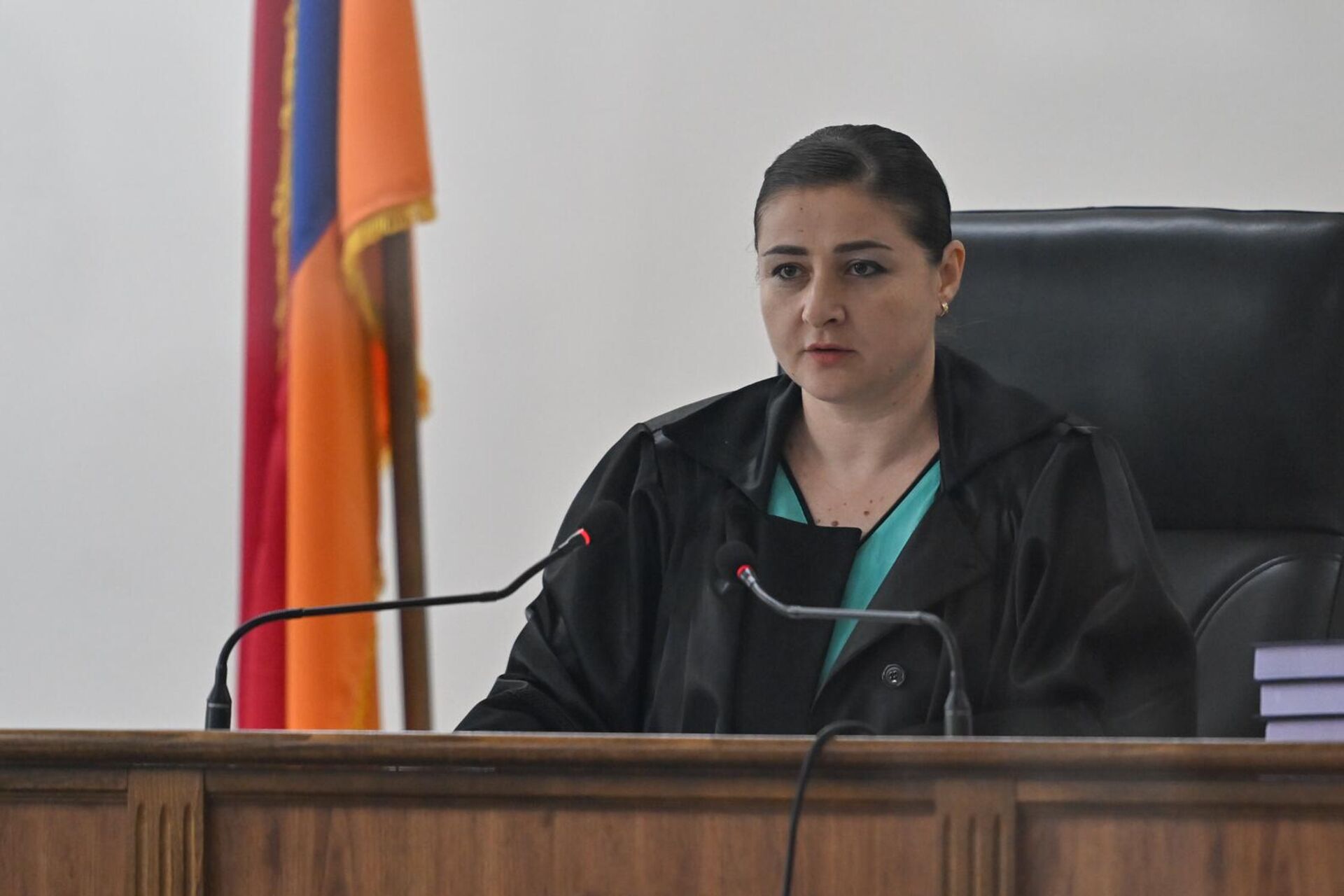 Судья Армине Меликсетян во время судебного заседания по делу предводителя Ширакской епархии архиепископа Микаэла Аджапахяна (18 августа 2025). Еревaн - Sputnik Արմենիա, 1920, 18.08.2025