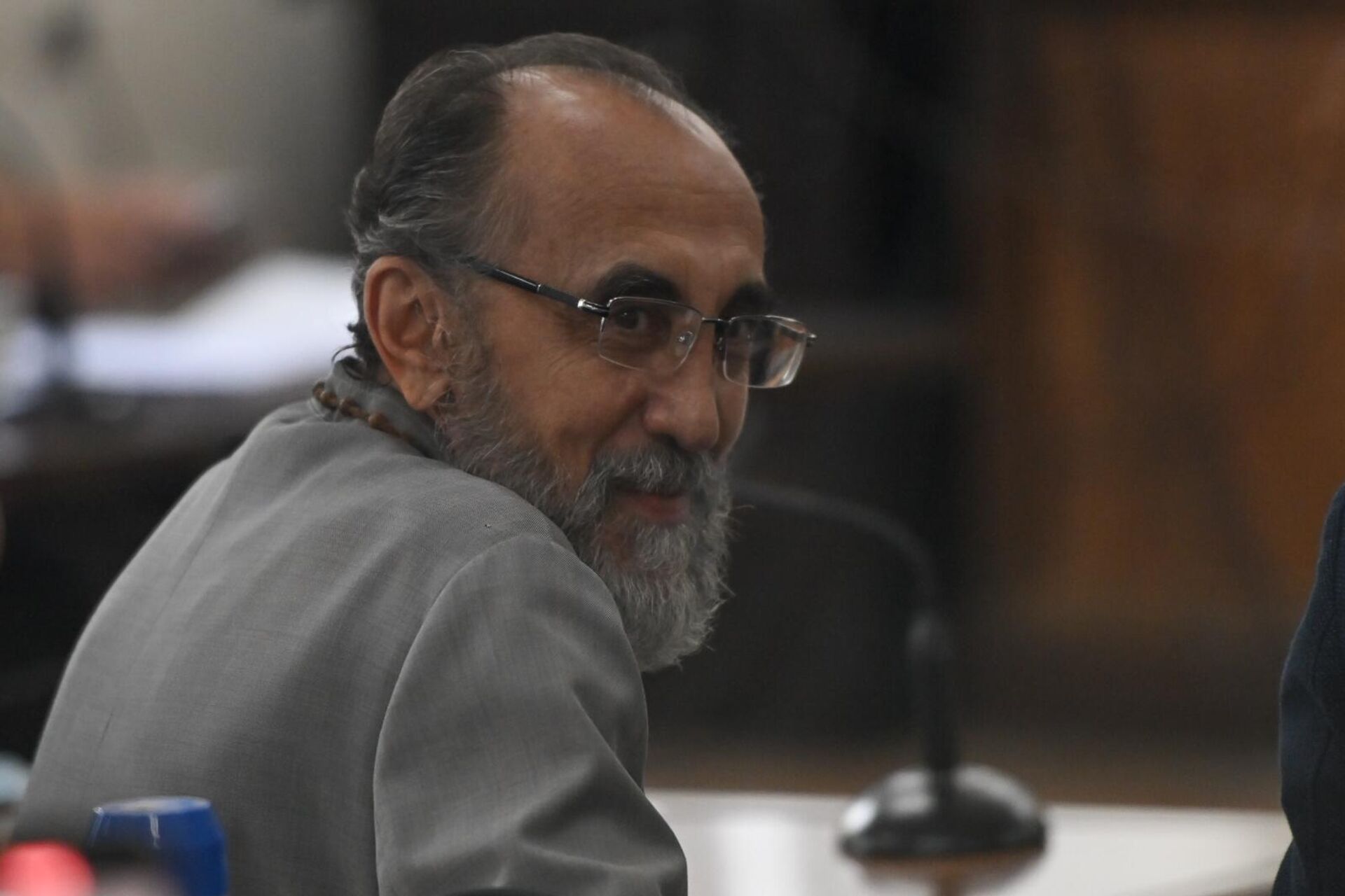 Предводитель Ширакской епархии архиепископ Микаэл Аджапахян во время судебного заседания (18 августа 2025). Еревaн - Sputnik Армения, 1920, 18.08.2025