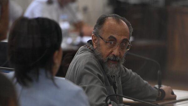 Предводитель Ширакской епархии архиепископ Микаэл Аджапахян во время судебного заседания (18 августа 2025). Еревaн - Sputnik Армения