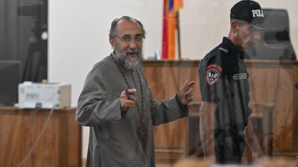 Միքայել սրբազանը դատարանում - Sputnik Արմենիա