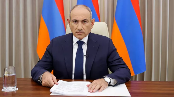 Премьер-министр Никол Пашинян выступает с обращением (18 августа 2025). Еревaн - Sputnik Армения