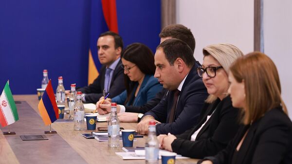 Министр ТУИ Давид Худатян принял министра дорог и градостроительства Исламской Республики Иран Фарзане Садех (18 августа 2025). Еревaн - Sputnik Армения