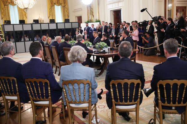 Президент США Дональд Трамп проведет встречу с президентом Украины Владимиром Зеленским и европейскими лидерами в Белом доме (18 августа 2025). Вашингтон - Sputnik Армения