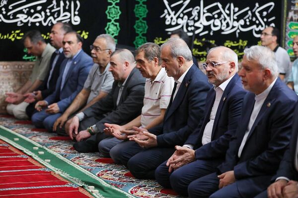 Իրանի նախագահ Մասուդ Փեզեշքիանը Երևանի Կապույթ մզկիթում - Sputnik Արմենիա