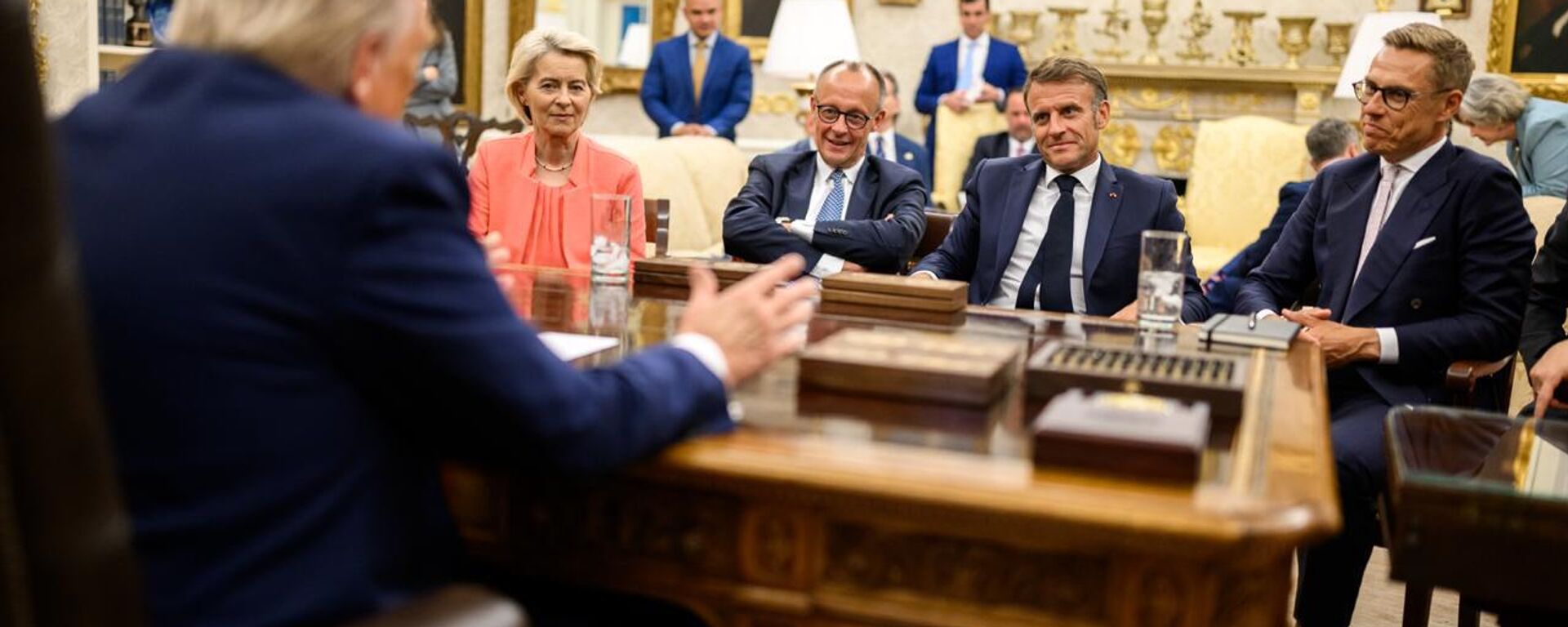 Президент США Дональд Трамп на встрече с президентом Украины Владимиром Зеленским и европейскими лидерами в Белом доме (18 августа 2025). Вашингтон - Sputnik Армения, 1920, 21.11.2025