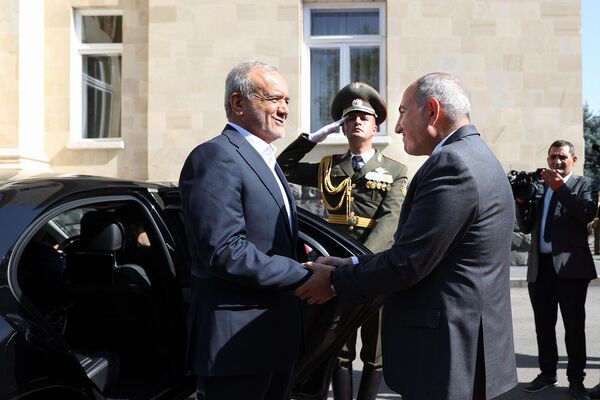 Իրանի նախագահ Մասուդ Փեզեշքիանի դիմավորման հանդիսավոր արարողությունը - Sputnik Արմենիա